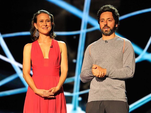 Nhà đồng sáng lập Google Sergey Brin và vợ Anne Wojcicki kết hôn năm 2007 và ly dị năm 2015. Cặp đôi có hai con với nhau, gồm con trai Benji Wojin, sinh năm 2008 và con gái Chloe Wojin sinh năm 2011. Những đứa trẻ có cơ hội thừa kế tài sản khá lớn khi mẹ là triệu phú với tài sản khoảng 440 triệu còn bố là tỷ phú với tài sản 53 tỷ USD.