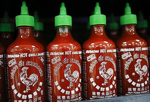 
Tương ớt Sriracha trong siêu thị tại Mỹ. Ảnh: Time Magazine
