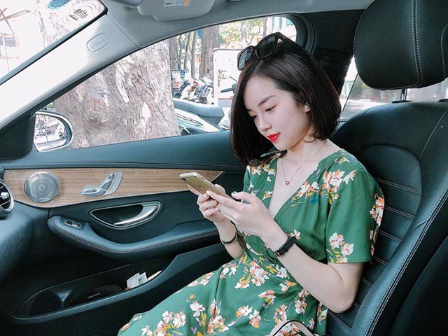 
Hiện tại, Ly Kute kh&ocirc;ng đ&oacute;ng phim hay tham gia bất cứ hoạt động n&agrave;o trong l&agrave;ng giải tr&iacute;. Người đẹp rất m&aacute;t tay trong việc kinh doanh thời trang v&agrave; c&oacute; thu nhập đảm bảo được cuộc sống cho hai mẹ con.
