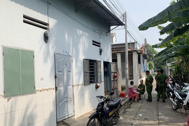 Dãy phòng trọ nơi phát hiện người đàn ông chết dưới nền nhà vào sáng 28/5