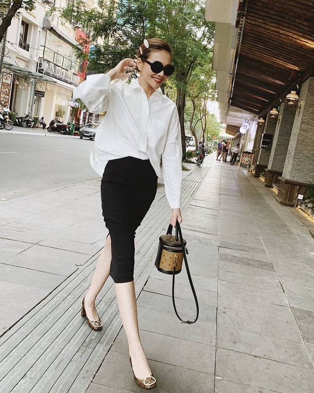Thanh Hằng cũng biến tấu nhiều items gam màu đen và trắng. (Ảnh: Instagram)