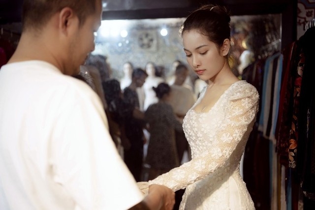 Sara Lưu - vợ sắp cưới của nhạc sĩ Dương Khắc Linh - vừa có buổi thử áo dài cưới.