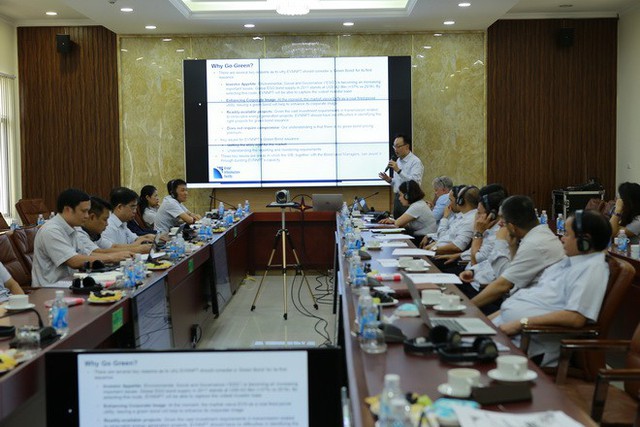 Ông Edwin Hin Lung Yuen, Chuyên gia Tài chính Hạ tầng cao cấp của WB trình bày tại Hội thảo