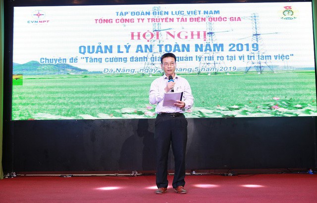 Đ/c Phan Lê Vinh, Trưởng ban An toàn trình bày tham luận tại Hội nghị.