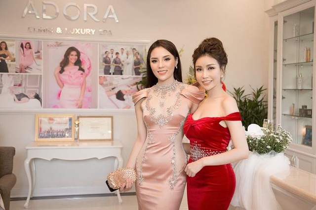 Kỳ Duyên được biết đến là một trong những nàng Hậu sở hữu phong cách sành điệu và luôn chỉn chu trong mọi lần xuất hiện. Tuy nhiên, cơn ác mộng một vòng bụng kém thon gọn là điều mà người đẹp 9X cũng không thể tránh khỏi. Trong ảnh, vẻ ngoài lung linh kèm nhan sắc chín muồi chưa hẳn đã có thể cứu vớt vòng bụng to của Kỳ Duyên.