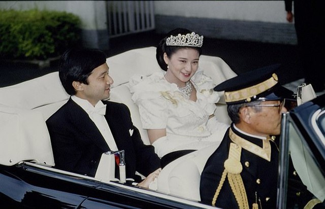 Đám cưới của Naruhito và Masako năm 1993 ở Tokyo. Ảnh: Sygma.