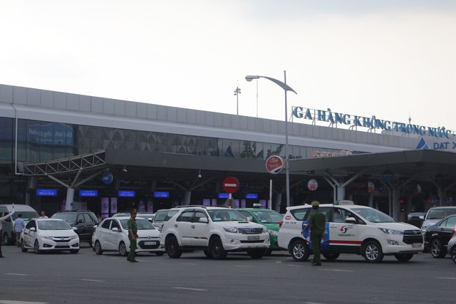 An ninh tại sân bay Tân Sơn Nhất được thắt chặt. Ảnh: Nguyễn Khoát