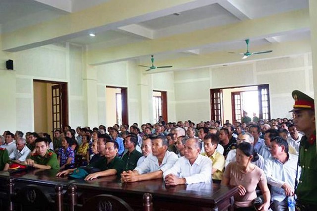 
Các bị hại tại phiên tòa. Ảnh: Lục Long.
