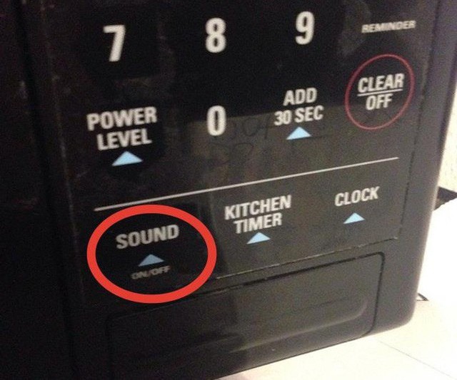 
15. Lò vi sóng có một nút để tắt âm thanh, vì vậy nó không phát ra tiếng bíp khi thức ăn của bạn đã xong.
