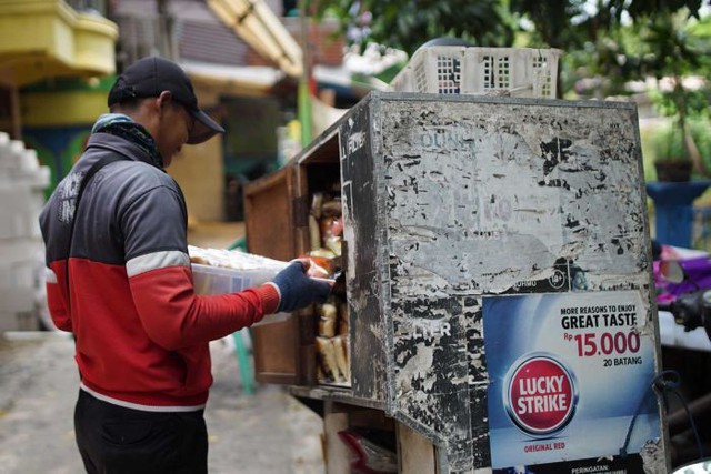 Quảng cáo thuốc lá có mặt ở khắp mọi nơi tại Indonesia.