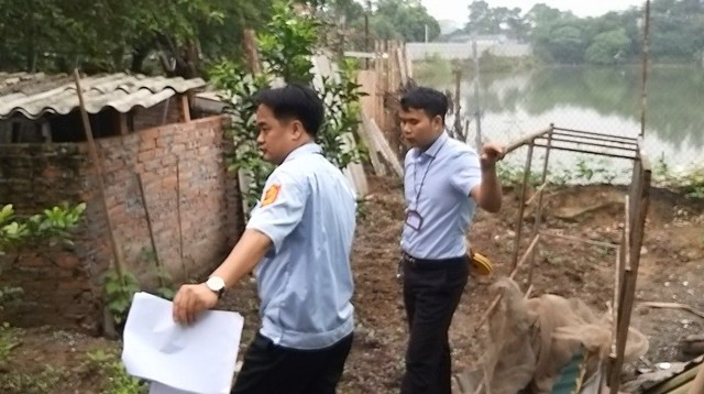Đoàn công tác của UBND huyện Gia Lâm, UBND xã Lệ Chi trong ngày kiểm tra hiện trạng sử dụng đất 17/4/2019.