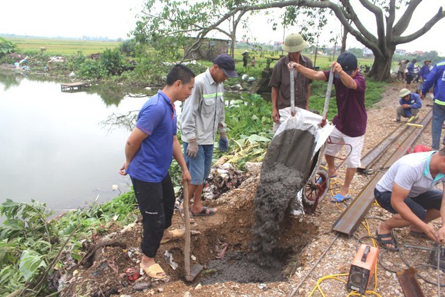 Việc xây dựng cầu tạm được người dân Bồng Lai tính toán cụ thể, tỉ mỉ dựa trên nguồn đóng góp tự nguyện của mọi người