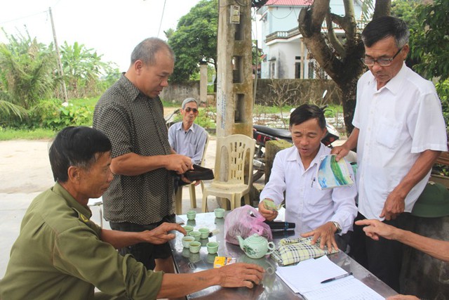 Việc xây dựng cầu tạm Bồng Lai dựa trên tinh thần tự nguyện đóng góp của người dân và các tổ chức