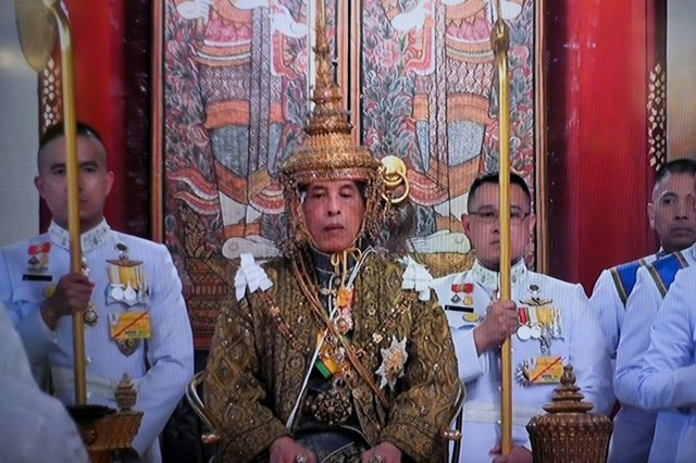 Quốc vương Vajiralongkorn - Vua Rama X của Thái Lan - đăng quang sáng 4/5. Ảnh: Thai TV pool.