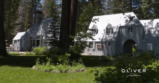 
Carousel Estate nằm trên diện tích đất rộng hơn 1,4 hecta ở phía tây Lake Tahoe, ngoại ô thành phố Tahoe, California.
