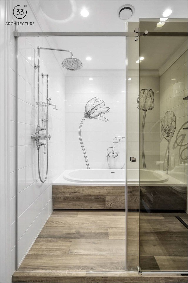 
Phòng tắm chính đơn giản hơn nhưng nổi bật là họa tiết hoa tinh tế, nghệ thuật.
