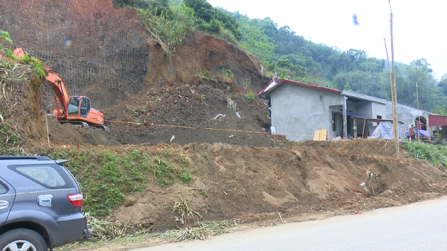 
Ngôi nhà của gia đình ông Việt bị đất đá vùi lấp 1 phần khiến 2 cháu bé tử vong. Ảnh: TL
