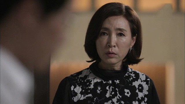 Nửa đêm bà Thanh dậy uống nước, thấy con trai đang lúi húi nấu mì cho vợ. (Ảnh minh họa)