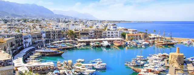 CH Síp là quốc đảo nhỏ giữa Địa Trung Hải, có phong cảnh đẹp và lịch sử văn hóa lâu đời, là điểm du lịch nổi tiếng (Ảnh: Passport Health)