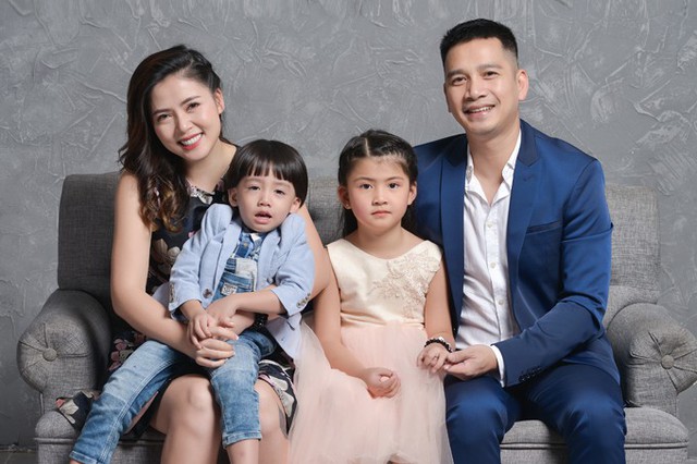 Sau 8 năm rút khỏi showbiz, ca sĩ - diễn viên Ngọc Hiền khoe tổ ấm bên ông xã Việt kiều và hai con. Cô đang mang bầu bé thứ ba.
