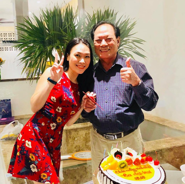 Sinh nhật năm trước của bố, Mỹ Tâm cũng có mặt ở nhà đúng dịp sinh nhật của bố.
