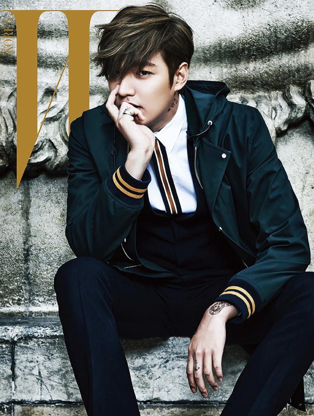 Năm 2015 là thời kỳ nhan sắc lên xuống thất thường của Lee Min Ho. Lúc thì anh chàng đẹp trai ngờ ngời, cool ngầu tuyệt đối trên tạp chí...