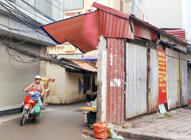 Căn nhà này sau khi giải tỏa, đền bù chỉ còn lại vỏn vẹn khoảng 2m2 hình tam giác và có đến 2 mặt tiền lớn. 