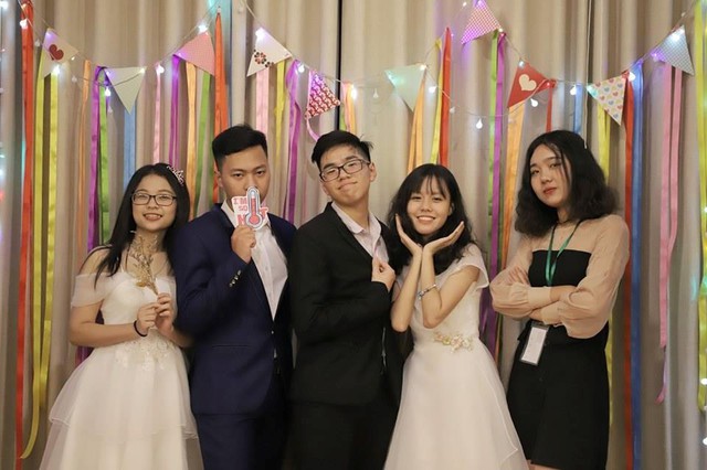 Ninh Quỳnh Anh v&agrave; c&aacute;c bạn của m&igrave;nh