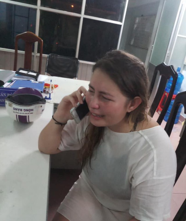 Cô gái khóc thảm thiết gọi điện cho bạn bè ở Việt Nam cầu cứu.