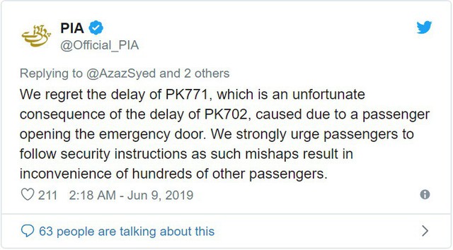 Chúng tôi rất tiếc phải thông báo rằng chuyến bay PK771 đã bị lùi giờ cất cánh vì một hành khác đã mở cửa thoát hiểm. Chúng tôi hy vọng hành khách sẽ làm theo chỉ dẫn của an ninh vì những tai nạn như trên sẽ làm ảnh hưởng đến hàng trăm khách hàng khác.