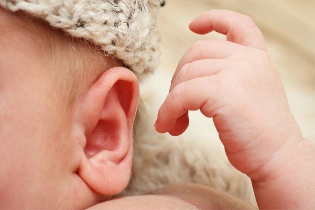 
Cha mẹ chú ý phòng bệnh viêm tai giữa cho trẻ.
