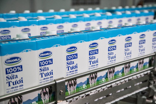 
Dây chuyển sản xuất sản phẩm Sữa tươi 100% của Vinamilk
