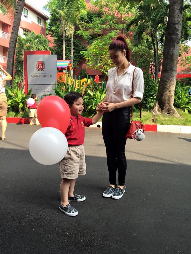 Con trai Tim v&agrave; Trương Quỳnh Anh cũng học tại một trường Quốc tế lớn ở S&agrave;i G&ograve;n