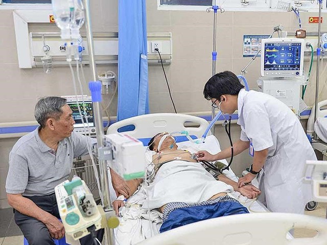 
Bệnh nhân đột quỵ nhập viện mùa nắng nóng 2019 tại Bệnh viện Thanh Nhàn (Hà Nội).
