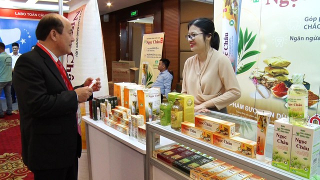 Nhãn hàng Kem đánh răng dược liệu Ngọc Châu liên tục cập nhật kiến thức chuyên môn để cải tiến chất lượng phù hợp người tiêu dùng Việt