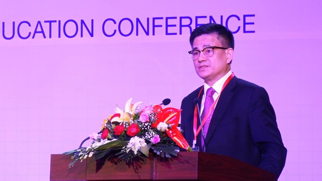Giáo sư Trịnh Đình Hải - Giám đốc Bệnh viện Răng hàm mặt trung ương phát biểu khai mạc Hội nghị