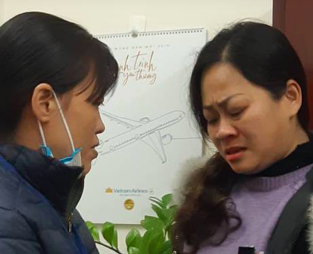 
Cuộc gặp gỡ xúc động bên buồng bệnh giữa chị Thanh Phương và chị Thuần - mẹ em bé nhận lá phổi hiến của chồng chị Phương.
