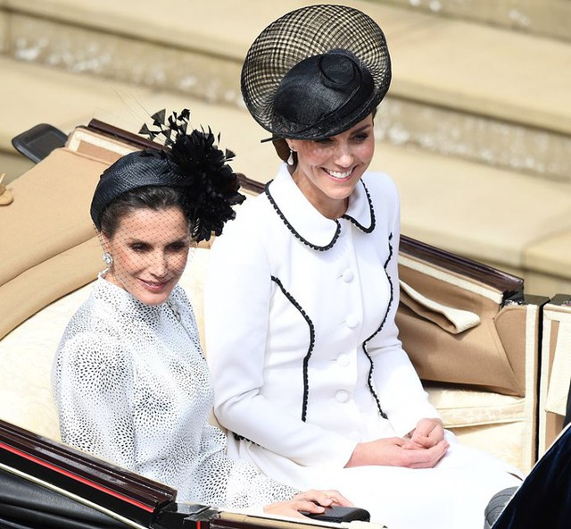 Nữ công tước xứ Cambridge ngồi xe ngựa với Hoàng hậu Letizia của Tây Ban Nha. Ảnh: PA.
