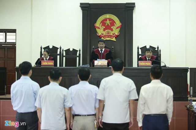 
Chủ tọa Nguyễn Văn Vận điều hành phiên phúc thẩm. Ảnh: Hoàng Lam.
