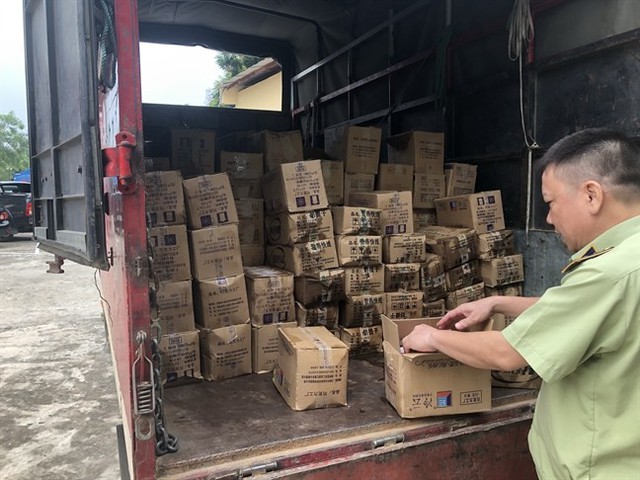 
 Lô hàng gồm 8.000 que kem các loại do Trung Quốc sản xuất, được đóng trong 200 hộp carton (40 que/hộp) bị QLTT Lào Cai bắt giữ ít ngày trước
