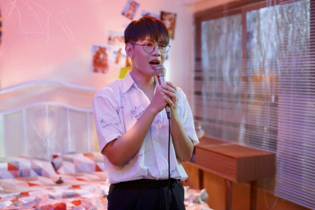 Đào Bá Lộc cho biết anh mang câu chuyện tình yêu đầu đời của mình vào MV lần này. Qua đó, anh muốn khắc hoạ những cảm xúc về tình yêu và tình bạn của tuổi mới lớn.