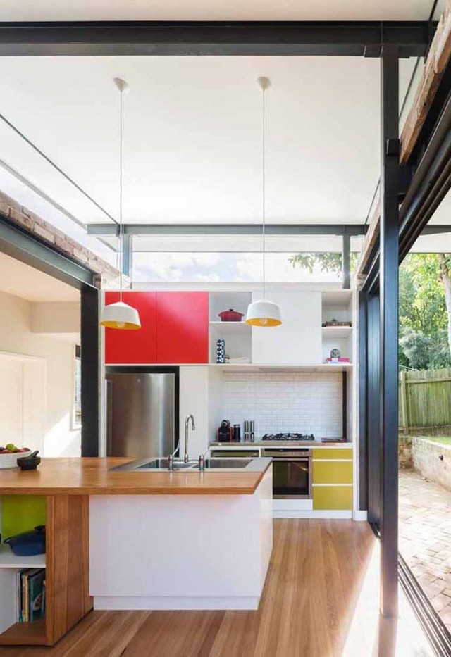 
Bạn hoàn toàn có thể tạo ra được một căn bếp hiện đại, đầy sức sống với màu sắc như thế này.
