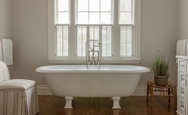 
Ngày nay, thiết kế cửa sổ phòng tắm cỡ lớn được xem là xu hướng thiết kế vô cùng hữu ích.
