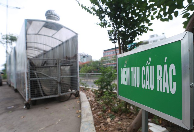 Bất ngờ xuất hiện nhà chờ xe rác tại Hà Nội khiến nhiều người bất ngờ - Ảnh 11.