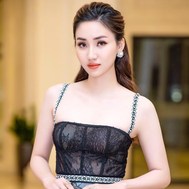 Ngô Trà My là á hậu 2 cuộc thi Hoa hậu Hoàn vũ Việt Nam 2015. Một năm sau, Trà My bất ngờ kết hôn với doanh nhân Lê Hoàn. Lễ cưới của cô được tổ chức tại Hà Nội.