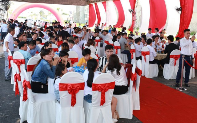 Sự kiện thu hút hàng trăm khách hàng đến tham dự, đặc biệt là các nhà đầu tư