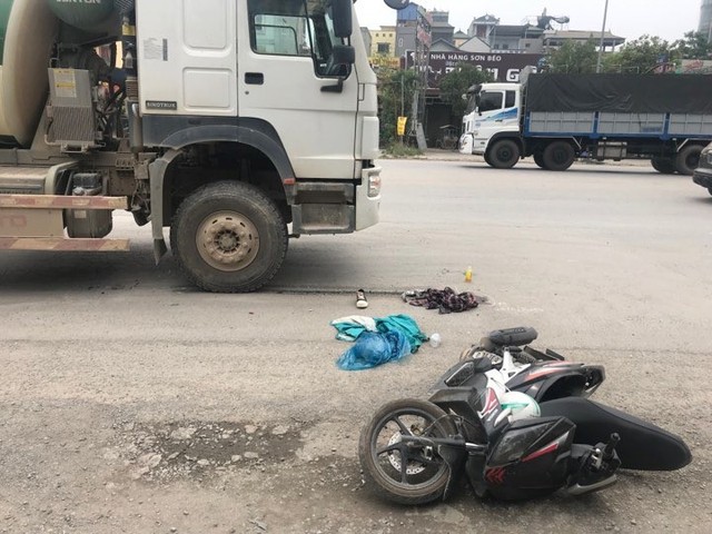 Hà Nội: Sĩ tử bị xe bồn tông gãy chân trên đường đi thi về - Ảnh 1.