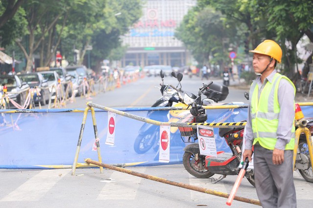 Hỗn loạn giao thông tại dự án ga ngầm Hà Nội sắp thi công trên đường Trần Hưng Đạo - Ảnh 5.