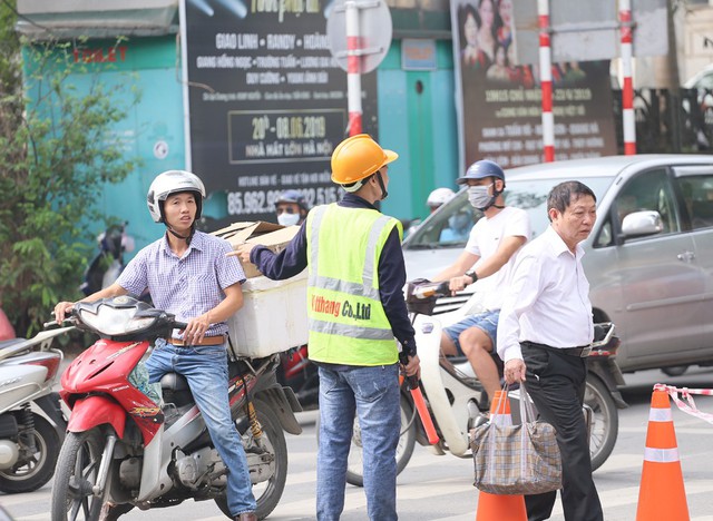 Hỗn loạn giao thông tại dự án ga ngầm Hà Nội sắp thi công trên đường Trần Hưng Đạo - Ảnh 6.