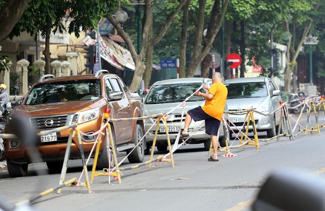 Hỗn loạn giao thông tại dự án ga ngầm Hà Nội sắp thi công trên đường Trần Hưng Đạo - Ảnh 3.